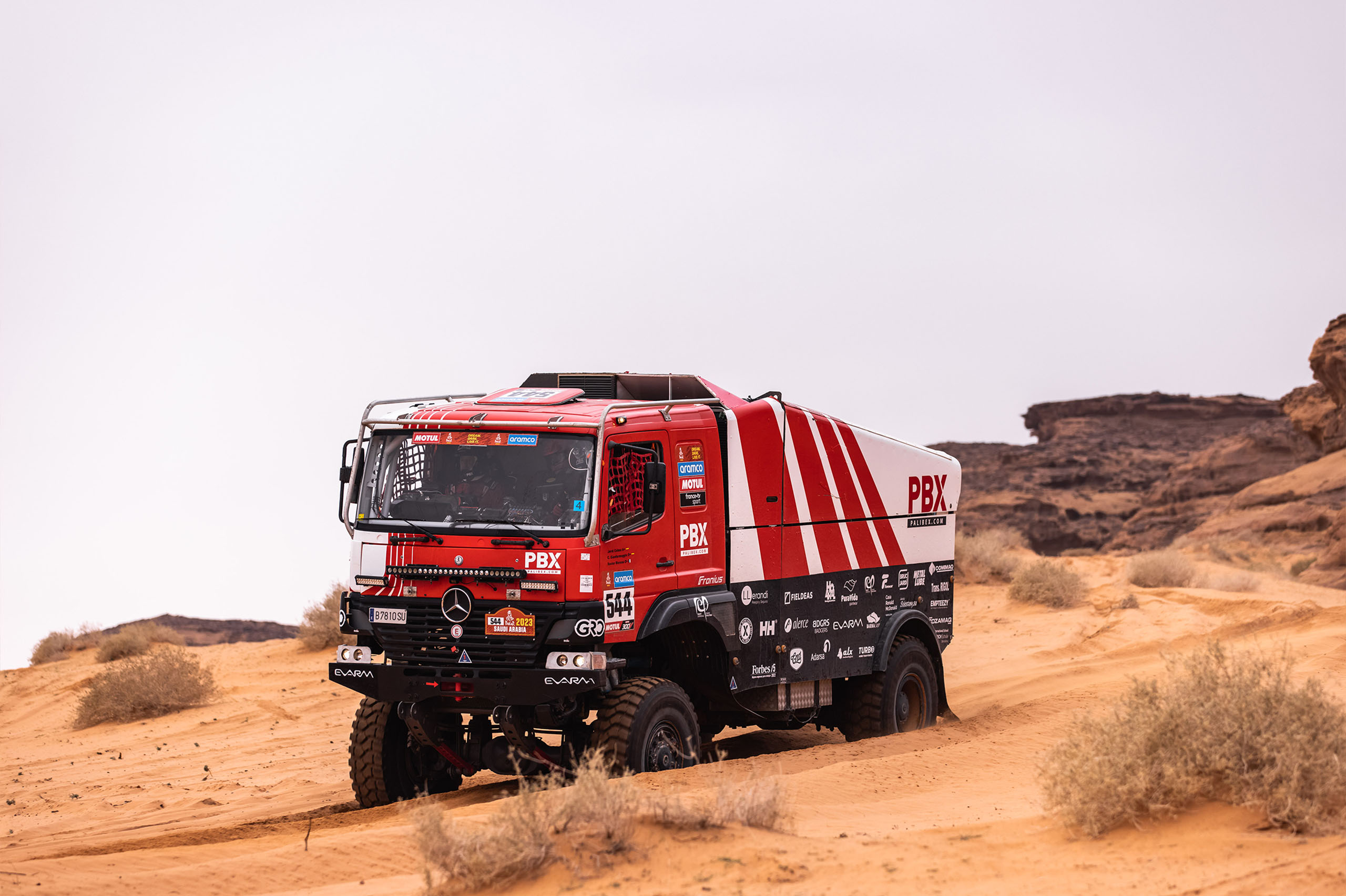 Equipo de asistencia - camion dakar - camion dunas desierto - pbx dakar team - palibex