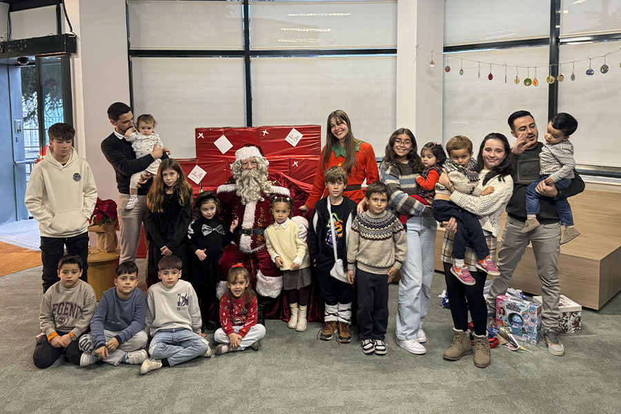 navidad en empresas de logistica-papa noel-2025-01